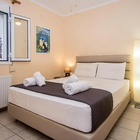 Elena's 2 アパート アルゴストリオン